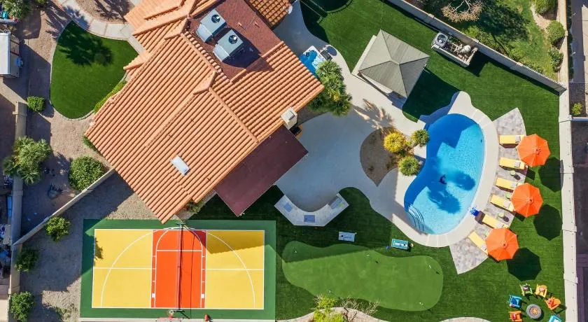 Sleeps 16 Sport Court Heated Pool Putt Putt - Image 1