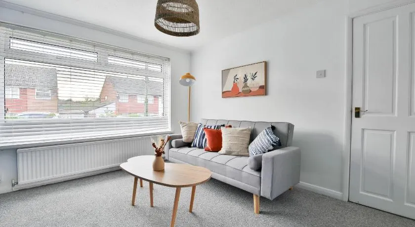 StayRight 3BR House- Modern Kitchen & Private Parking - Image 1