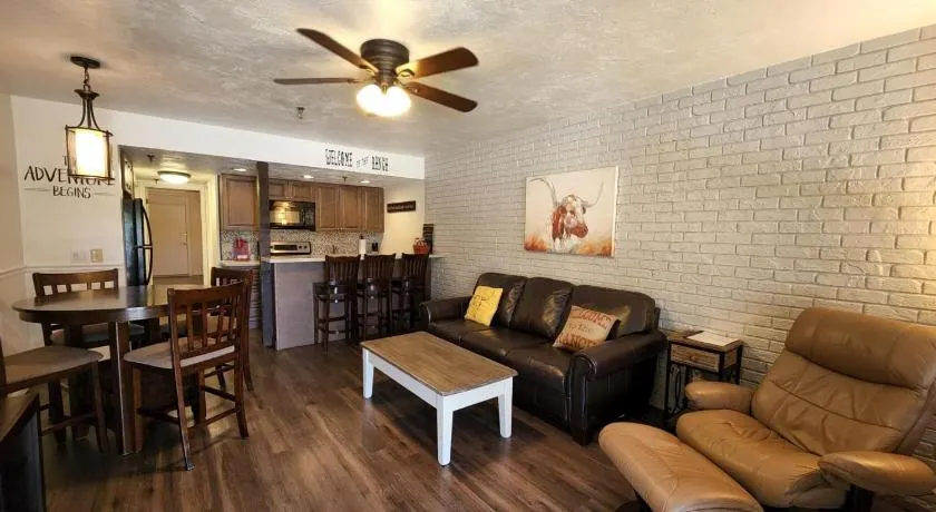 Welcome to the Ranch! Spacious LUXURY FAMILY SUITE 202 - Image 1