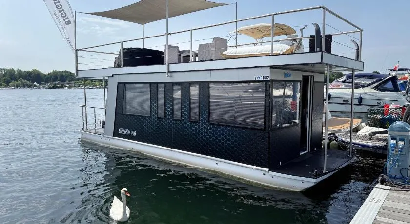 NEON Bigigio House Boat - Image 1