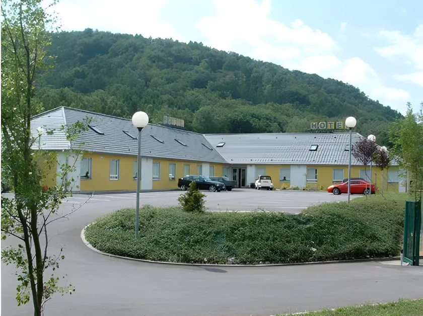 Hotel Premium - Image 1