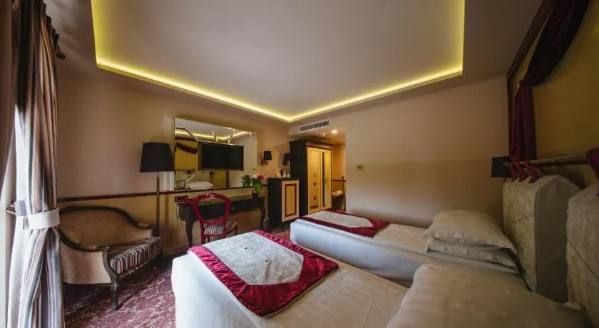 Domeniile Martinutzi - Hotel Cardinal - Image 1