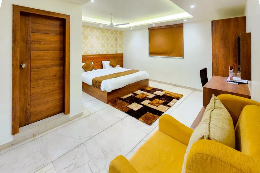Hotel Nova Pride - Image 1