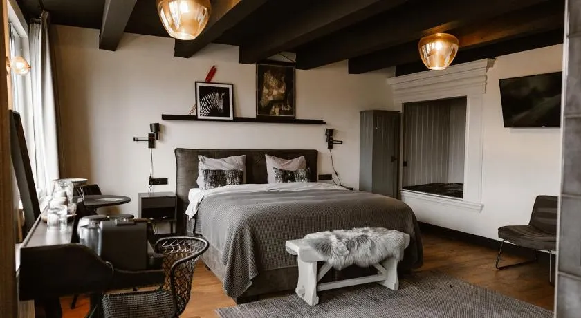 Hotel Chapter - Image 1