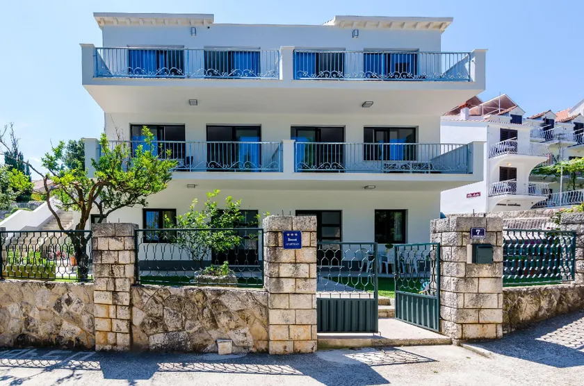 Apartments Garden - Image 1