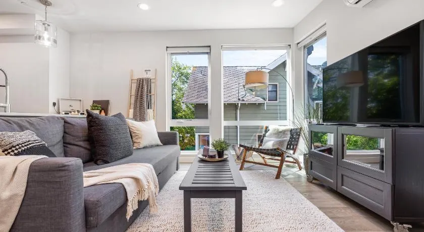 Rooftop Patio with Waterview, Private Garden & Grill 3BR 3BA- Modern Cityscape - Image 1