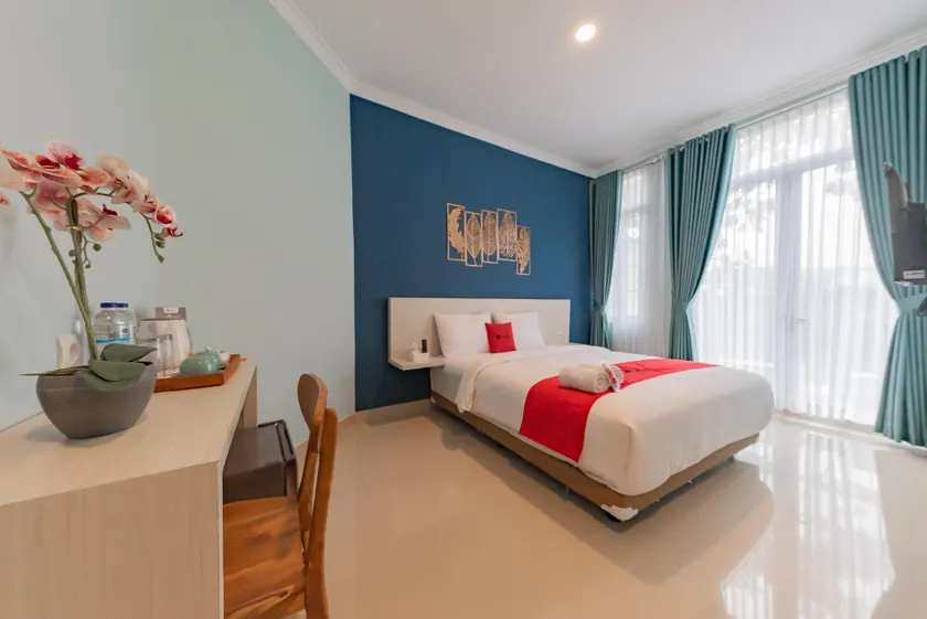 RedDoorz Plus near Surapati Core - Image 1