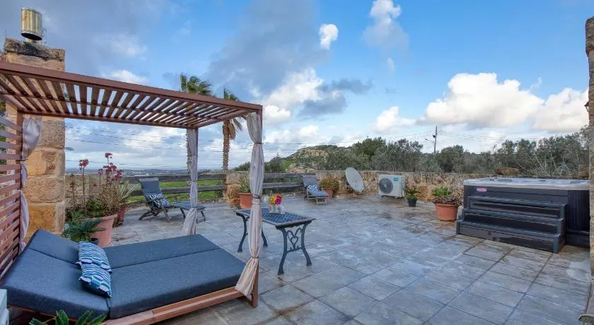 Stunning 2BR Villa with Pool - Image 1