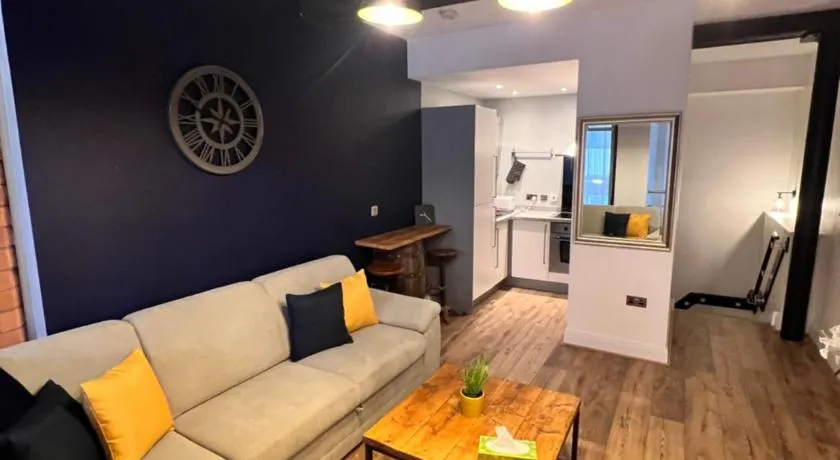 Stunning Liverpool City Center Apartment - Image 1