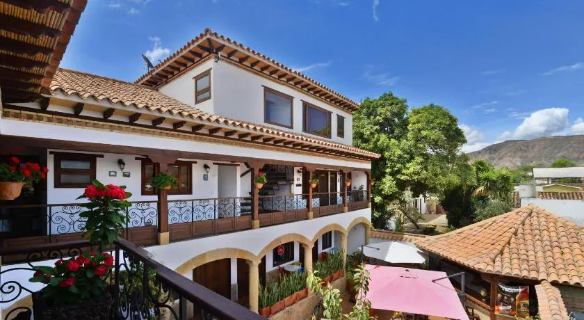 Plaza Medina Hotel - Image 1