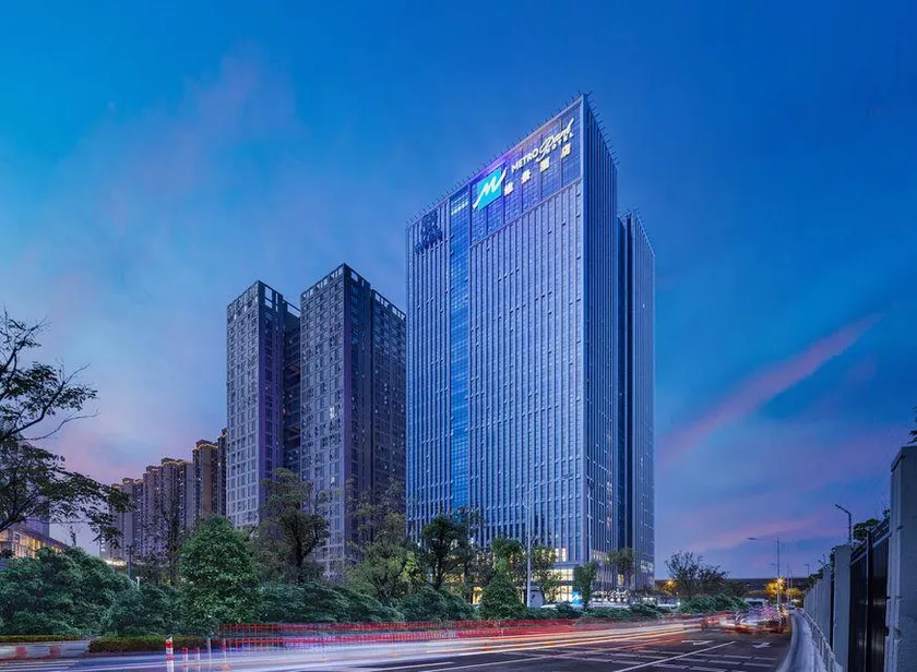 Metropark Hotel Wuhan - Image 1