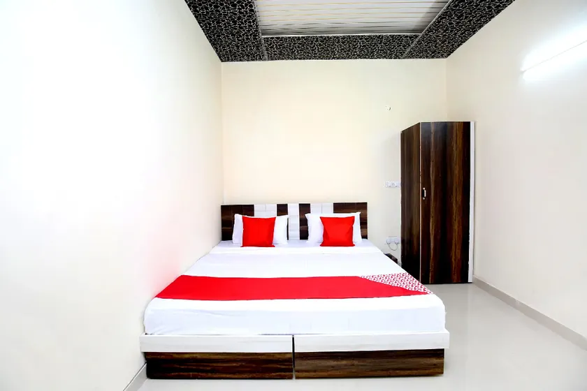 OYO Hotel Hc King - Image 1