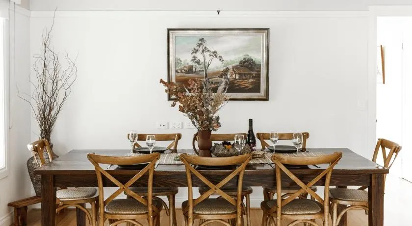 Hey Little Joe - Cosy Retreat with Mountain Views - Image 1