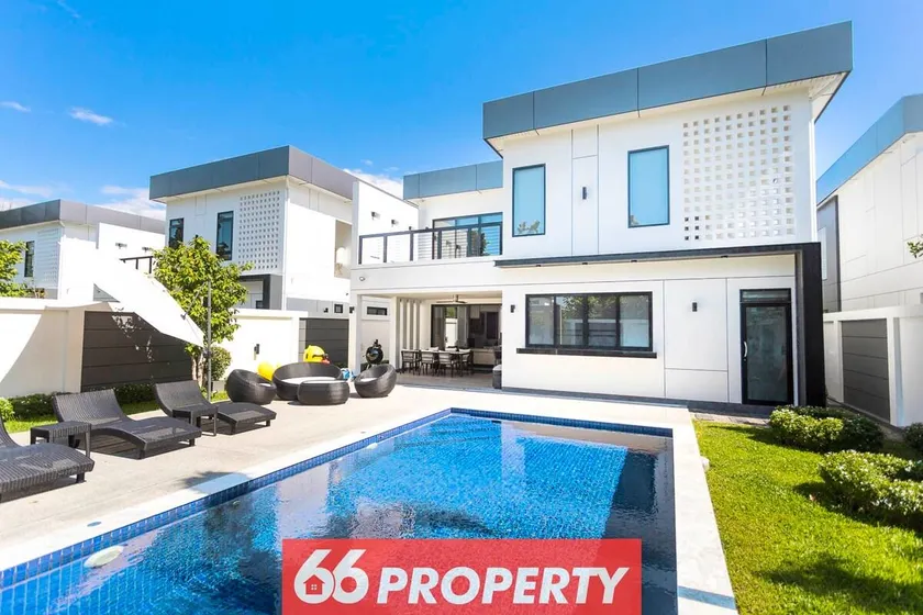 Luxury Villa in Green Community - 10min to Airport & Old City - Image 1