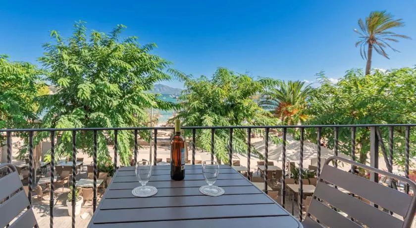 Vora Mar Beachfront Apartment by Sealand Villas - Image 1