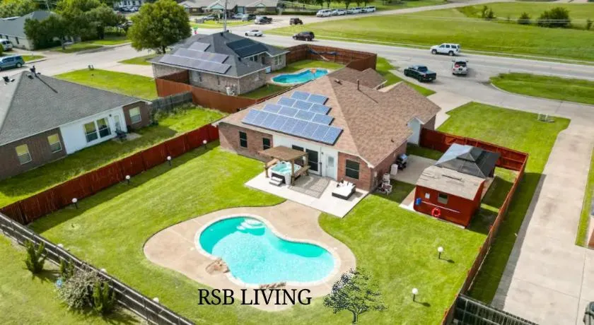 5BR Holiday Getaway in DeSoto with Pool, Hot Tub & Cinema - Image 1