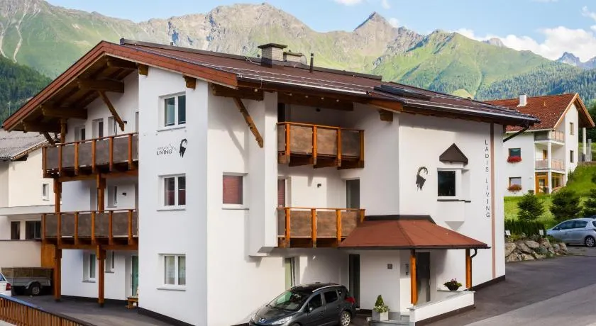 Ladis Living - Image 1
