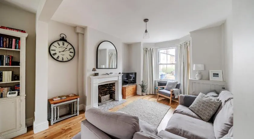 Stunning 3BR Townhouse - Central Oxford - Pass the Keys - Image 1