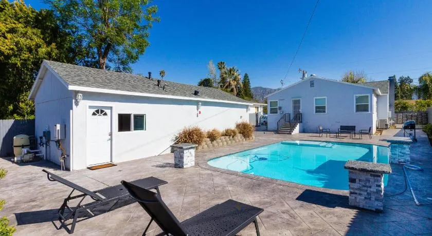 San Fernando Pool home + Large Private Guest House - Image 1