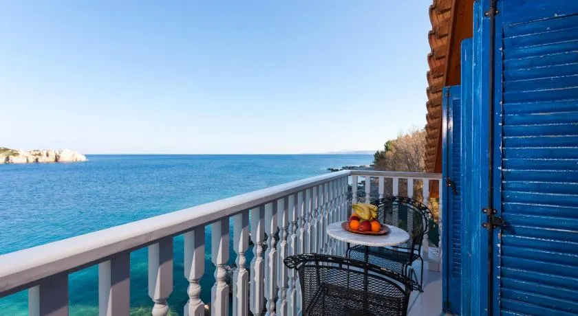 Blue Sea Cottage - Image 1