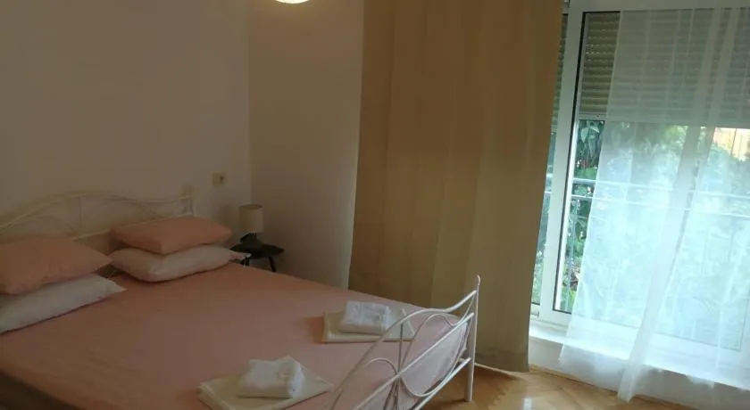 Rooms Marana - Image 1