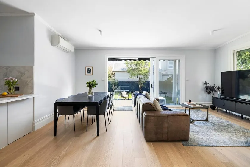 Brighton Melbourne Family Home  w/ Pool - Image 1