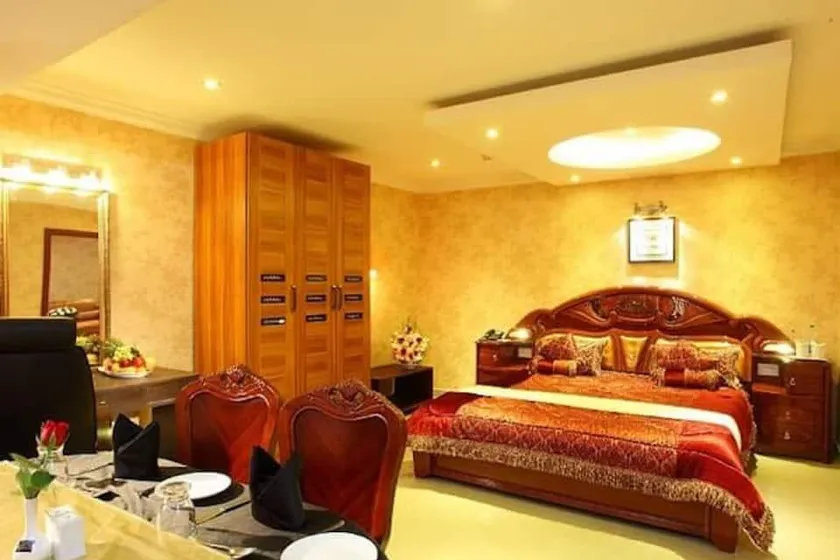 Hotel Sea Palace - Image 1