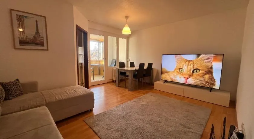 Cozy & Central 75 TV near Mercedes Museum, Stadium - Image 1