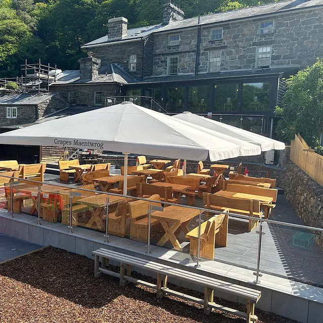 Grapes Hotel, Bar & Restaurant Snowdonia Nr Zip World - Image 1
