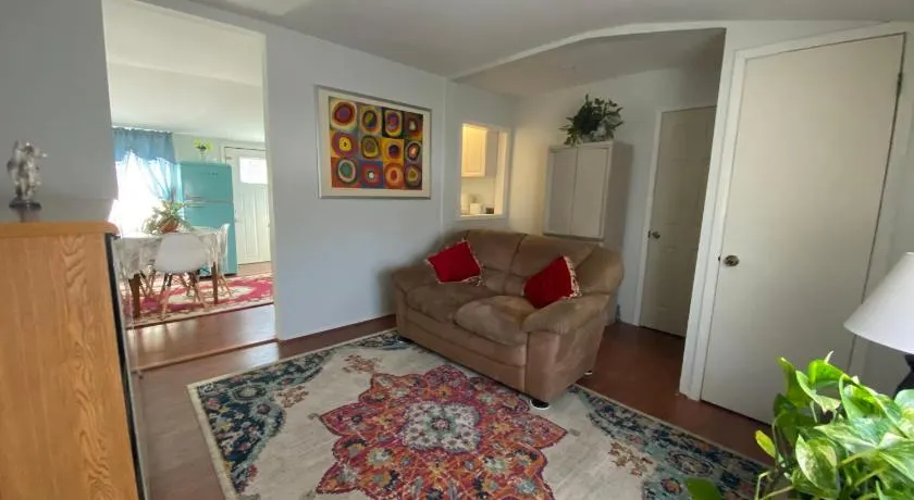 Two bedroom, living/dining room - Image 1
