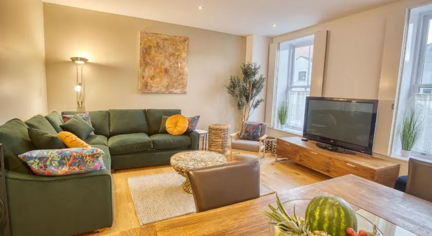 Stunning Central Lincoln Apartment - Parking - Image 1