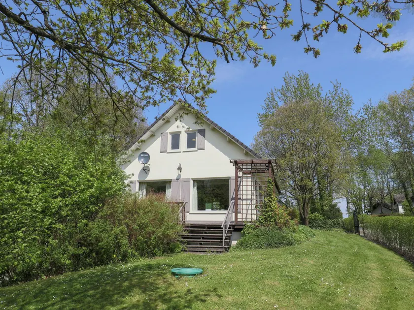 Rendeux Villa with Garden - Image 1
