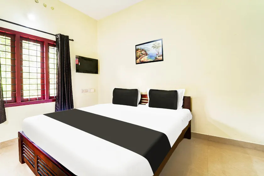 Hotel O Nettoor Near Lakeshore Hospital - Image 1