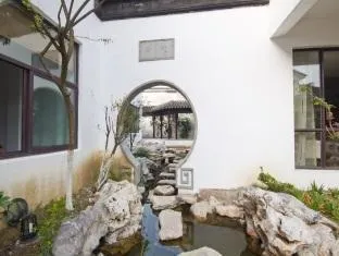 Yuqing Pavilion Garden Hotel - Image 1