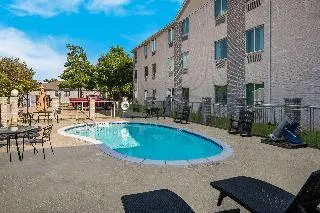 Denton Creek Inn - Image 1