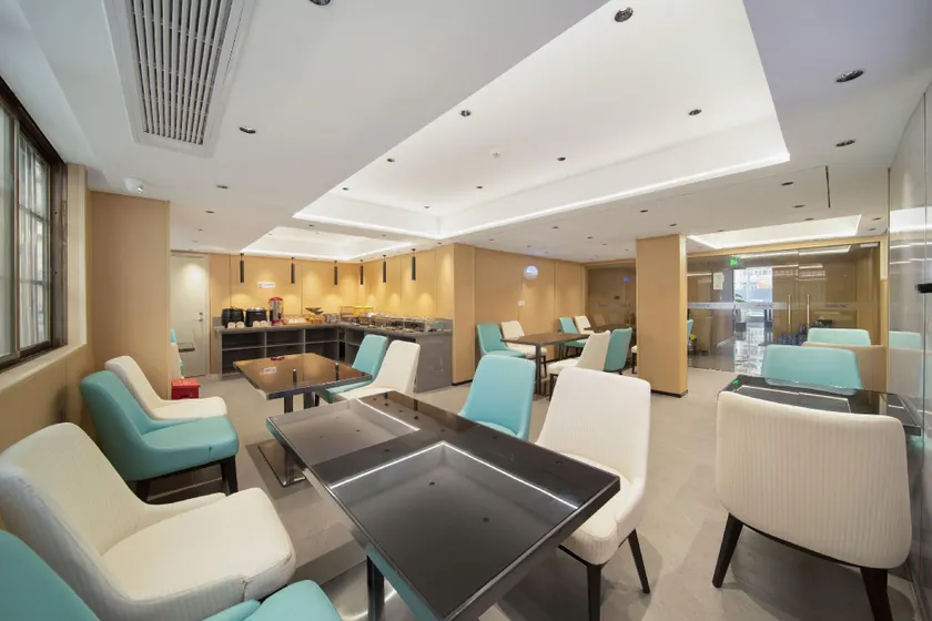 Yeste Hotel - Image 1