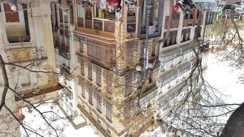 Baron Suites Reina - Image 1