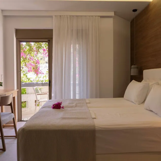 Fevro Hotel - Image 1