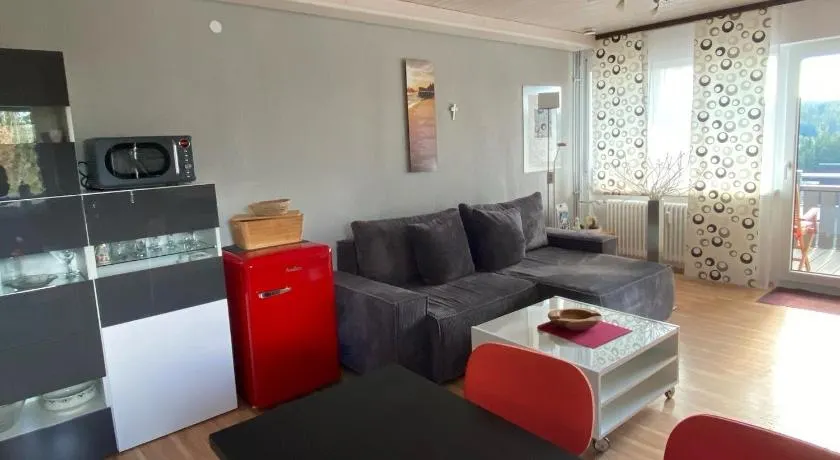 Appartement \"Klug\" avec vue sur les montagnes, terrasse privée et Wi-Fi - Image 1