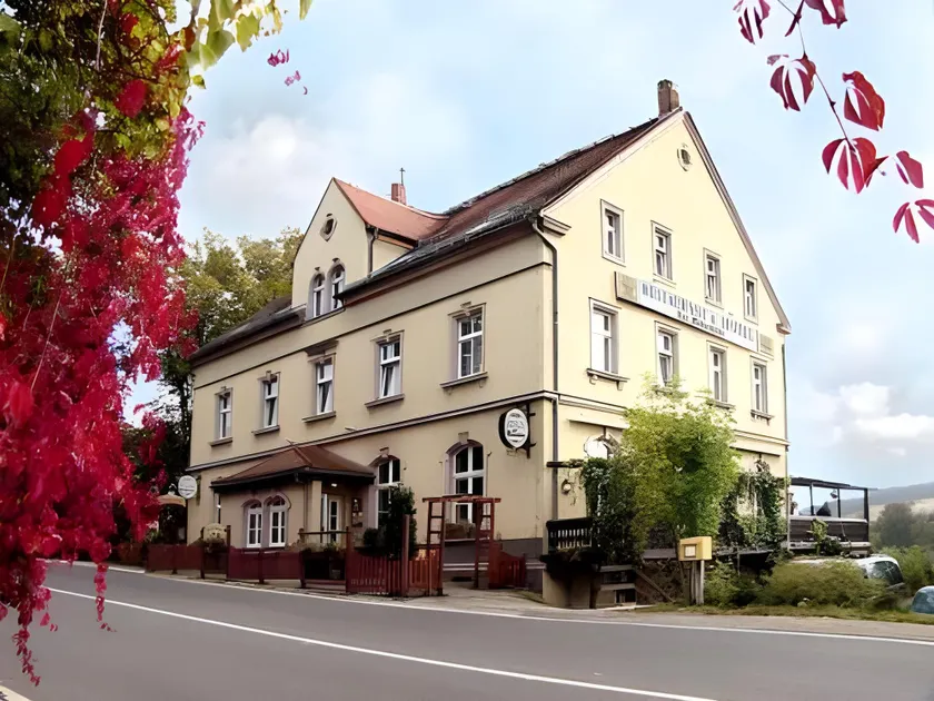 Restaurant & Hotel Zur Falkenhöhe - Image 1