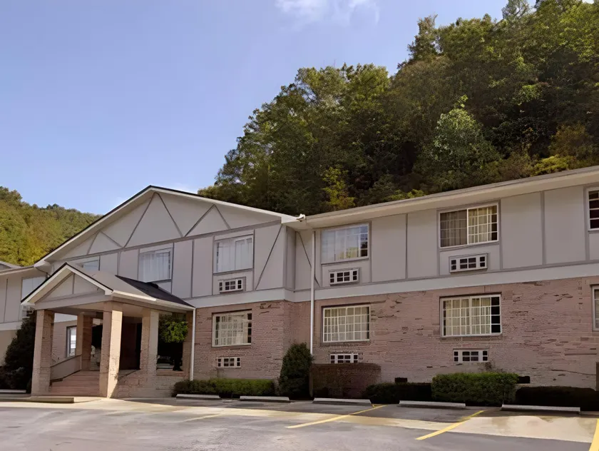 Brookshire Inn - Image 1