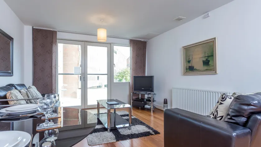 Castle Lanes - Minutes from Poole Quay, Poole Town Location - Image 1