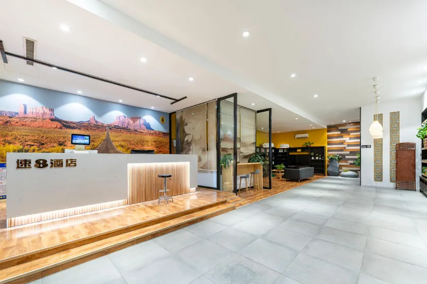 Super 8 Hotel (Qingzhou Ancient City Wangfu) - Image 1