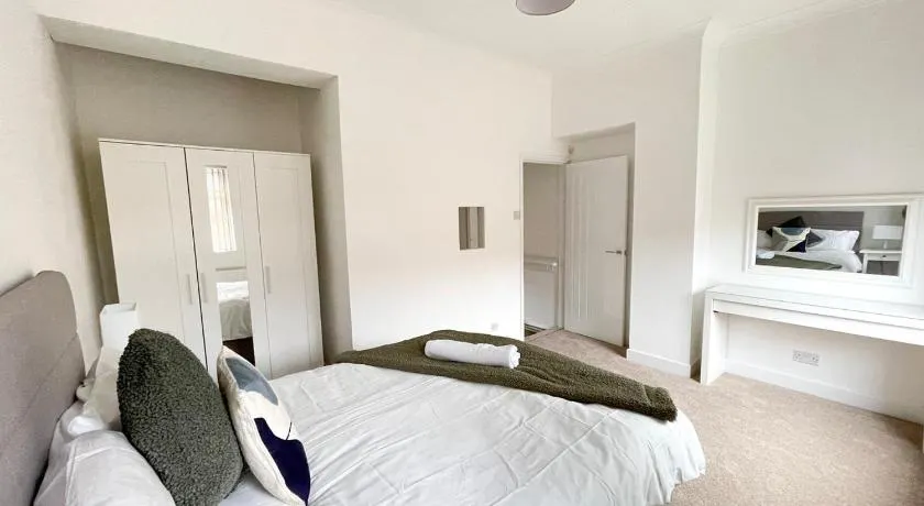 3 Bed plus Sofa sleeps 6 central - Image 1
