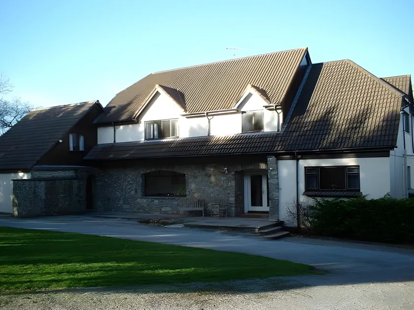 Ewenny Farm Guest House - Image 1