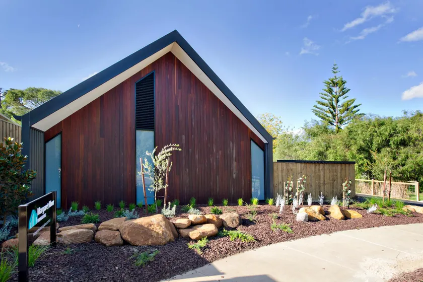 Margaret River Bungalow-1-street - pet friendly - Image 1