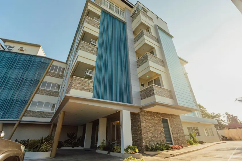 Coast Wise Hotel Dumaguete - Image 1