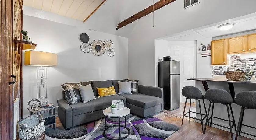 NEW!! Lovely unit w/ PRIVATE Hot Tub and patio! - Image 1
