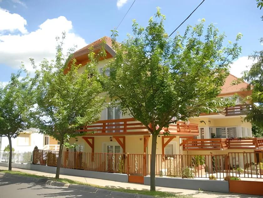 Villa Lux - Image 1