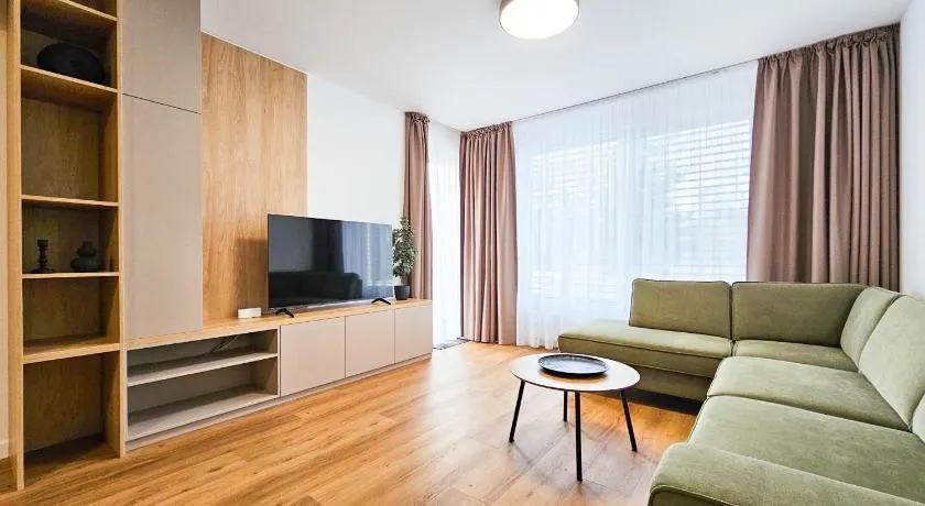 Nový Apartmán so záhradou a garážou pri centre - Image 1